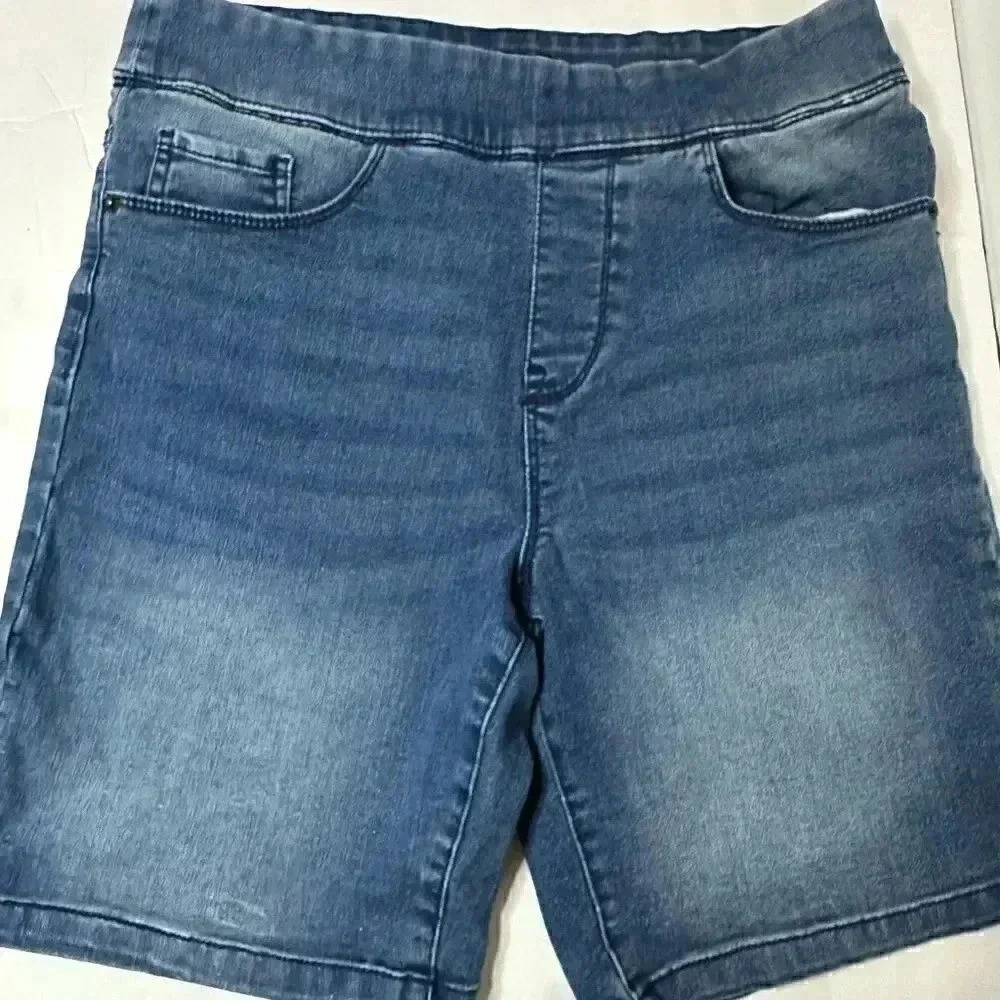 DKNY Jeans Women's Comfort Stretch Pull-On Bermuda Short - Picture 4 of 8